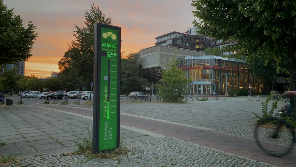 Photo of the bike counter installation at Straße des 17. Juni in Berlin. The counts of this station are available at: https://data.eco-counter.com/public2/?id=300019043.